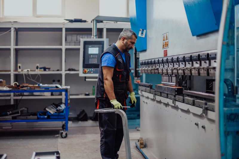 Adequação de Prensas Hidráulicas à NR12: Segurança e Eficiência Industrial